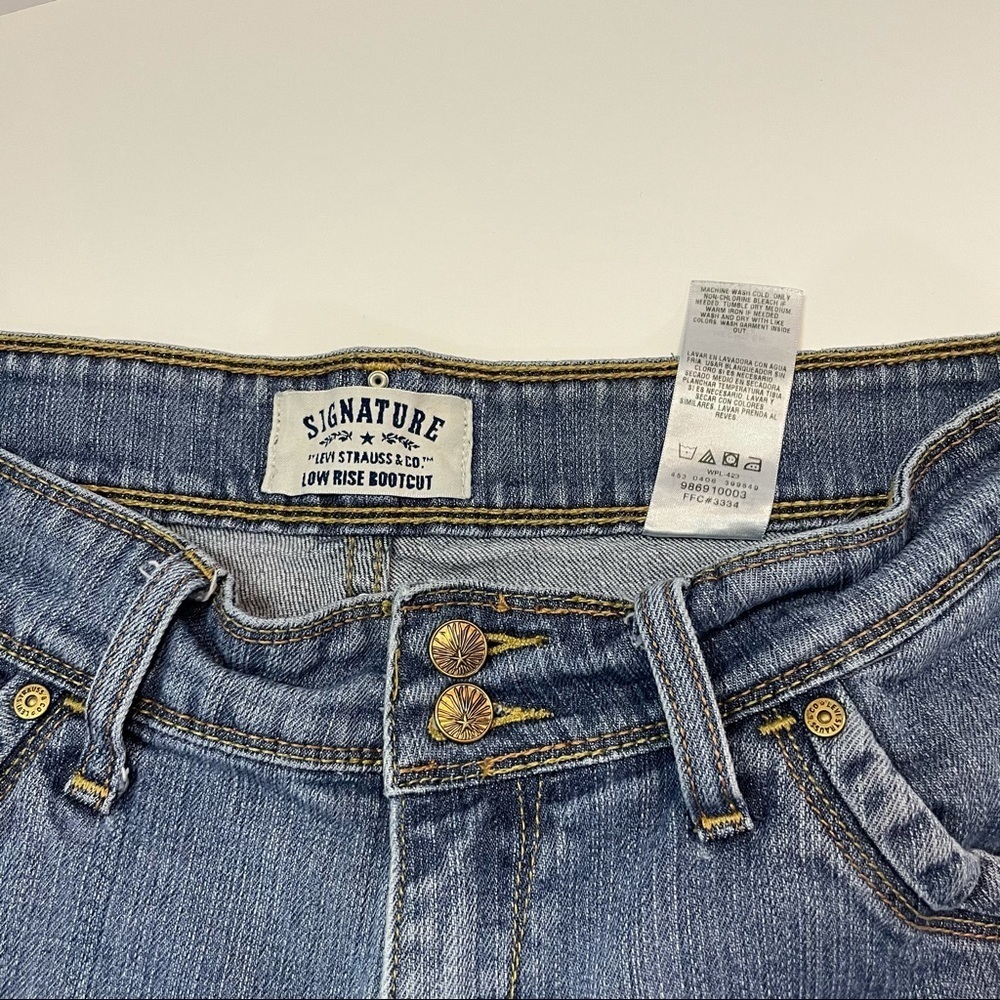 Levi Signature Low Rise Bootcut size 10 - Picture 4 of 5